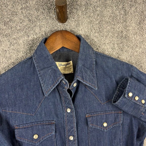 Vintage Wrangler Authentic Western Shirt For Females Size 36 Denim USA Made - Picture 1 of 6